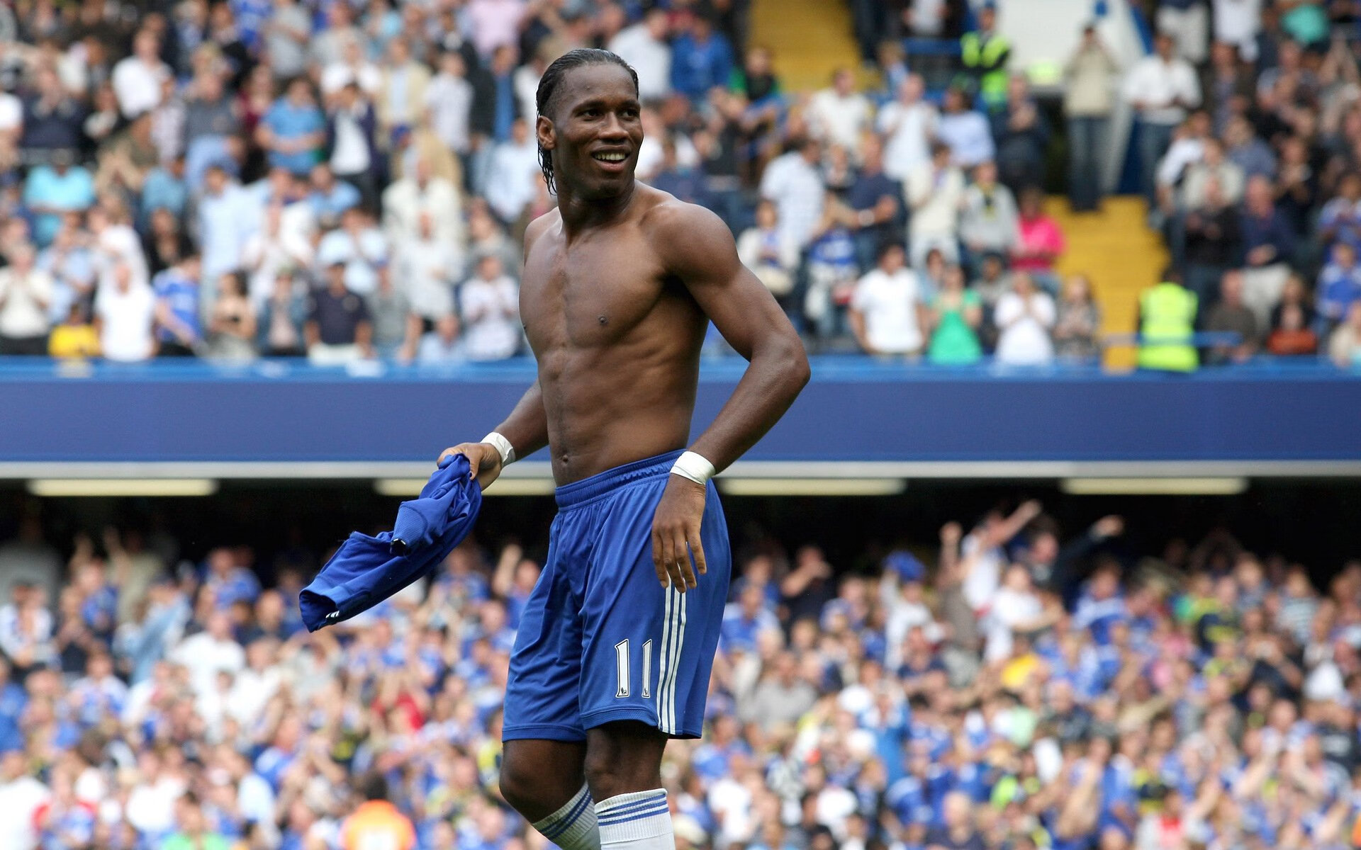 哈兰德的射门选择越来越趋于智慧而非简单力量释放，哈兰德脚下技术